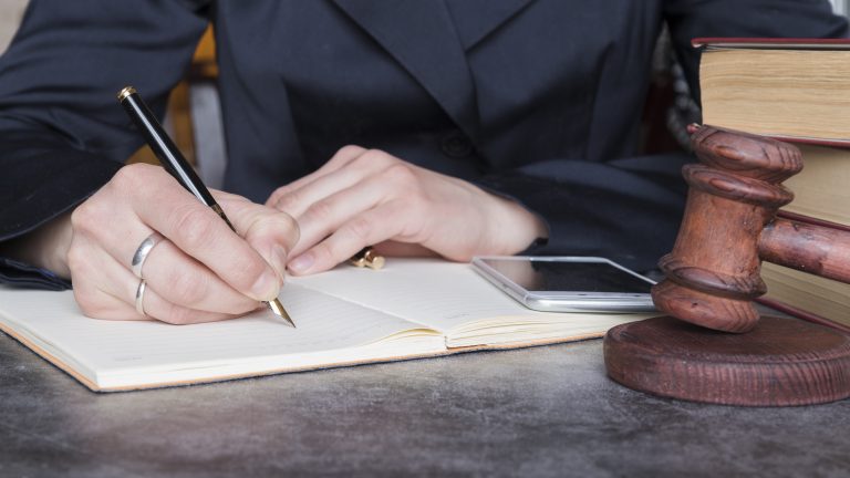 وکیل دیوان عدالت اداری اهواز